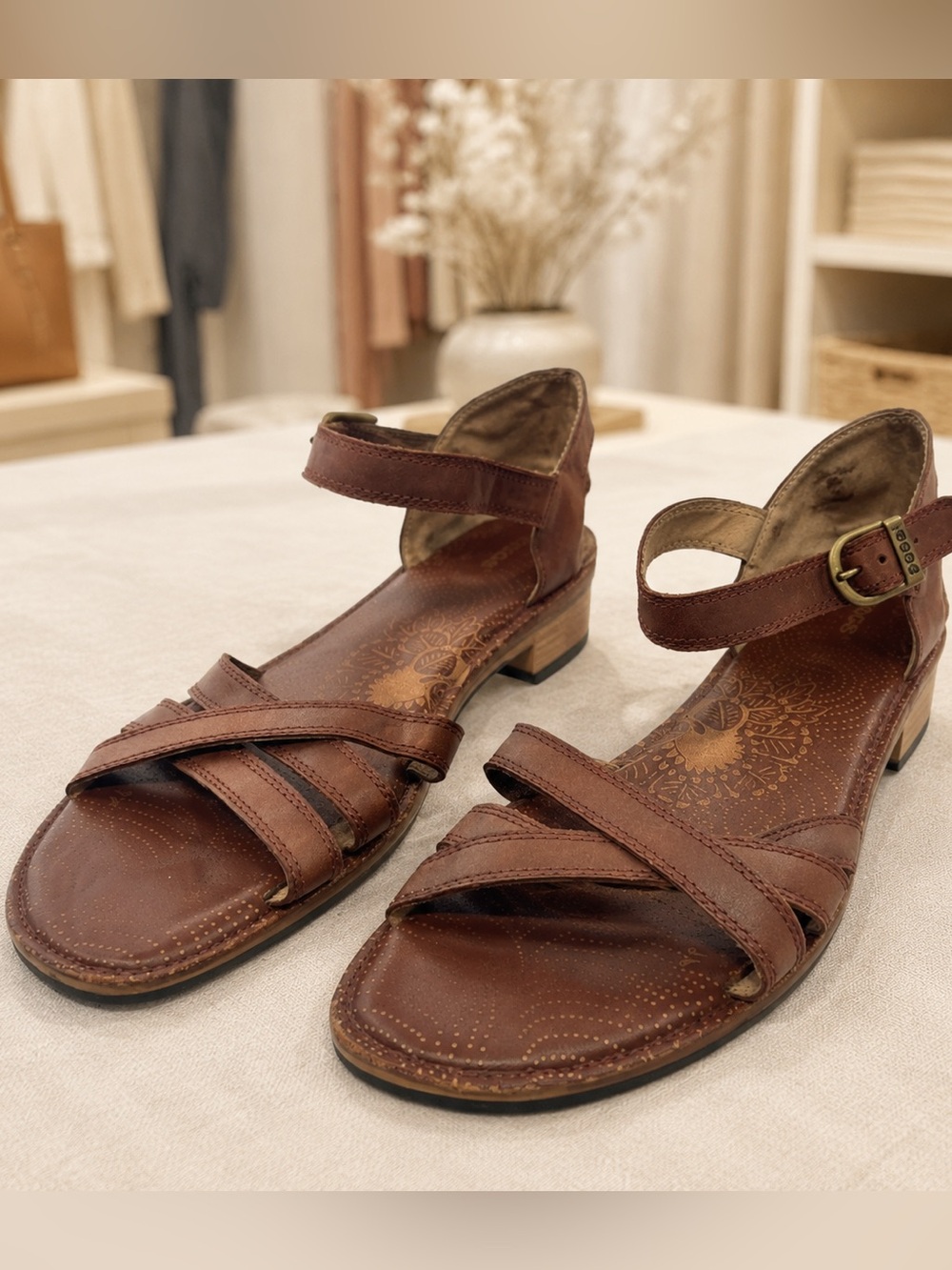 Bogs Nashville Brown Leather Strappy Sandals - Like New Size 10